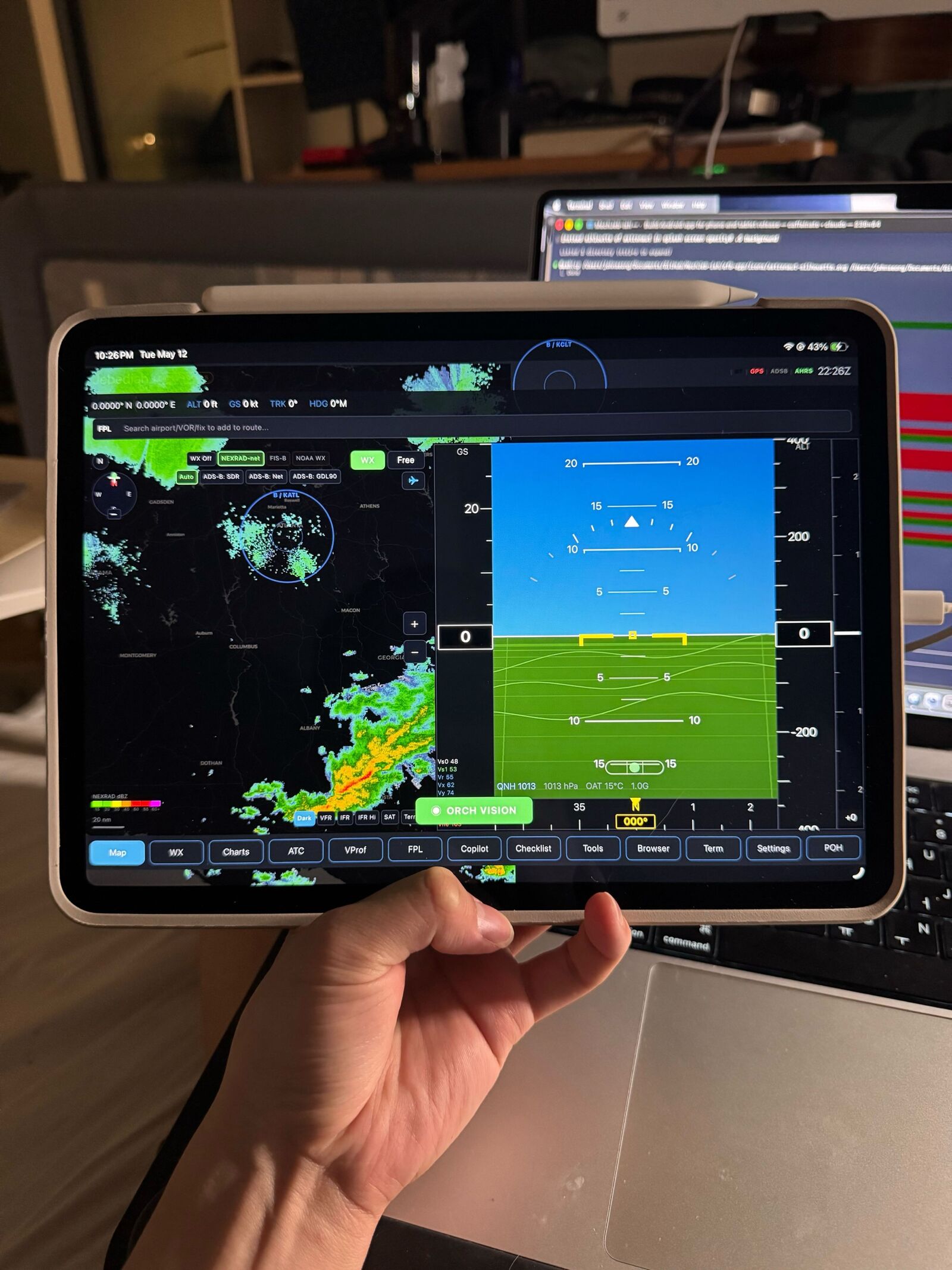 Jeb's Flight Bag sur iPad — carte mobile, NEXRAD et indicateur d'attitude Orch Vision
